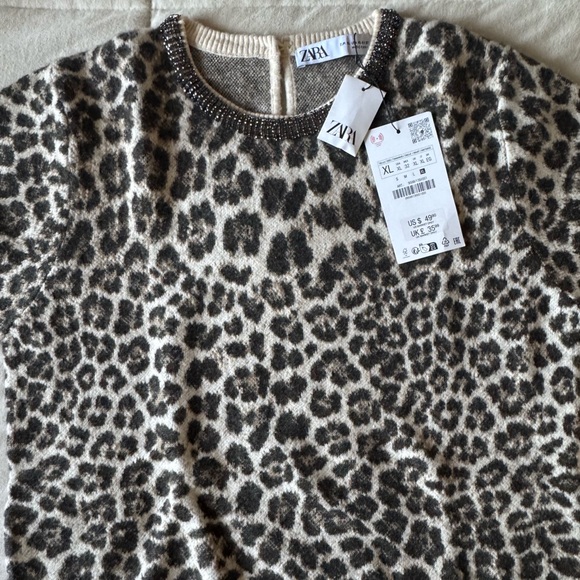 BNWT! ZARA JACQUARD KNIT ANIMAL PRINT JEWELED NECKLINE TOP - Picture 1 of 4